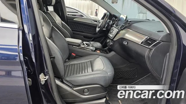 Mercedes-Benz GLE 2017 thumb 11