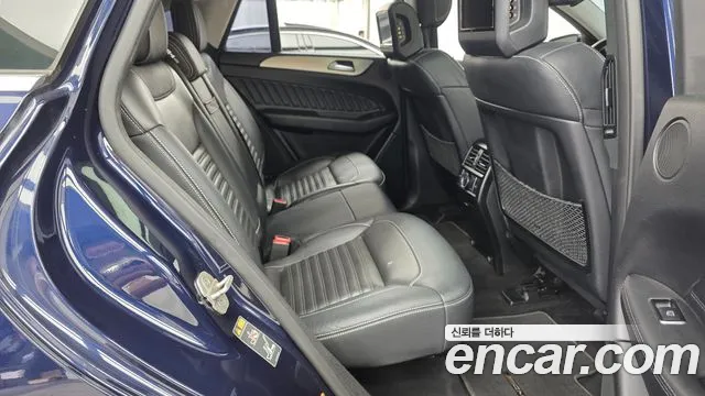 Mercedes-Benz GLE 2017 thumb 12