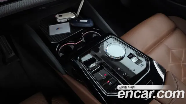 BMW 5-Series 2023 thumb 9