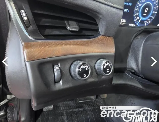 Cadillac Escalade 2017 thumb 10