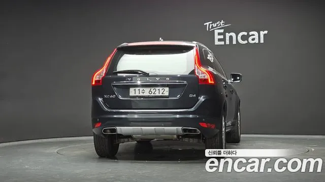 Volvo XC60 2015 thumb 4