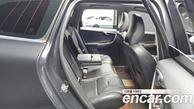 Volvo XC60 2015 thumb 11