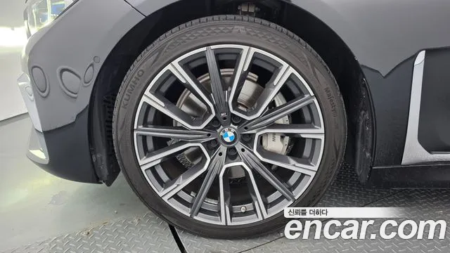 BMW 7-Series 2019 thumb 4