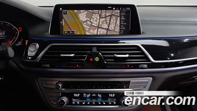 BMW 7-Series 2019 thumb 11