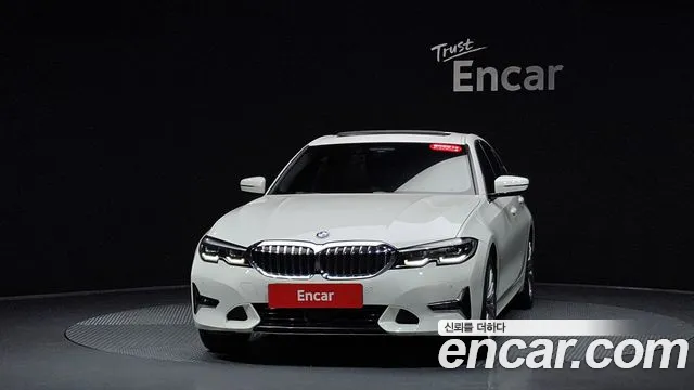 BMW 3-Series 2021 thumb 2
