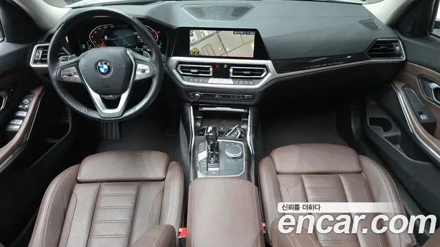 BMW 3-Series 2021 thumb 6