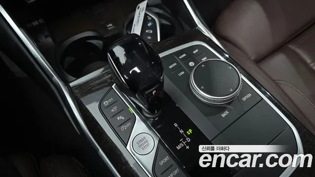BMW 3-Series 2021 thumb 8