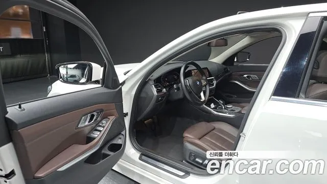 BMW 3-Series 2021 thumb 9