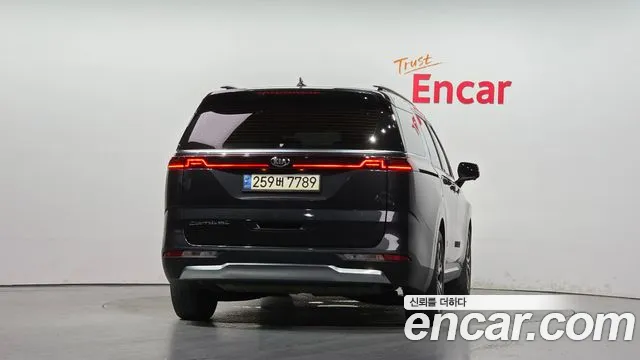 Kia Carnival 2021 thumb 4