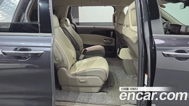 Kia Carnival 2021 thumb 11