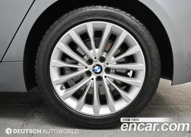 BMW 5-Series 2019 thumb 5