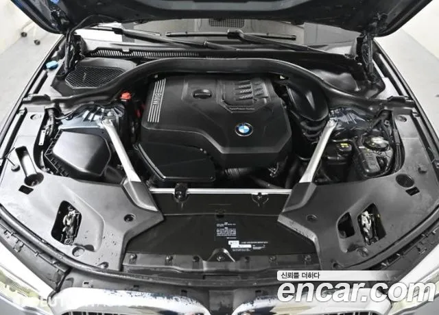 BMW 5-Series 2019 thumb 6
