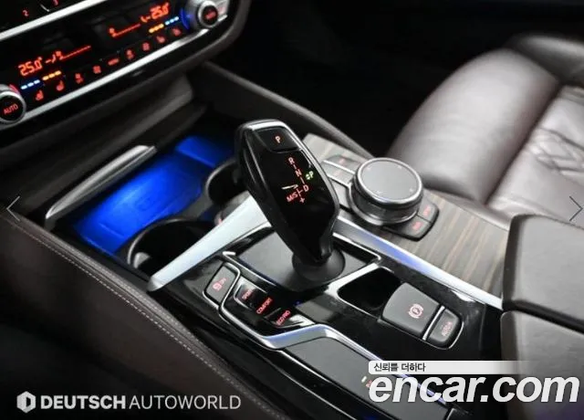 BMW 5-Series 2019 thumb 9
