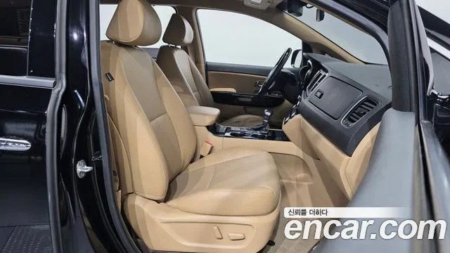 Kia Carnival 2019 thumb 10
