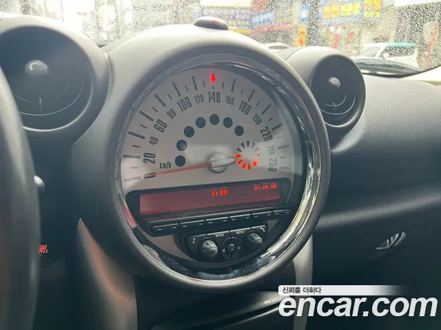 MINI Countryman 2011 thumb 8