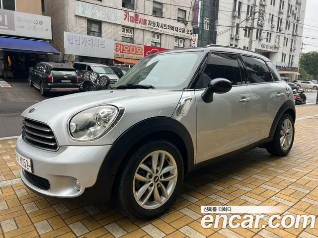 MINI Countryman 2011 thumb 12