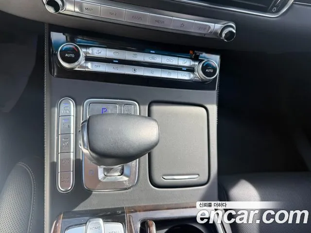 Genesis G90 2019 thumb 9
