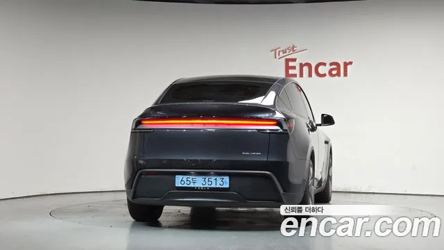 Tesla Model Y 2025 thumb 3