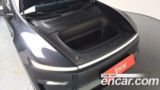 Tesla Model Y 2025 thumb 5