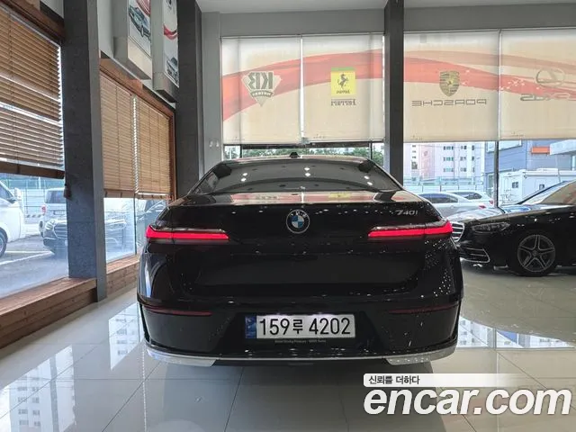 BMW 7-Series 2023 thumb 4