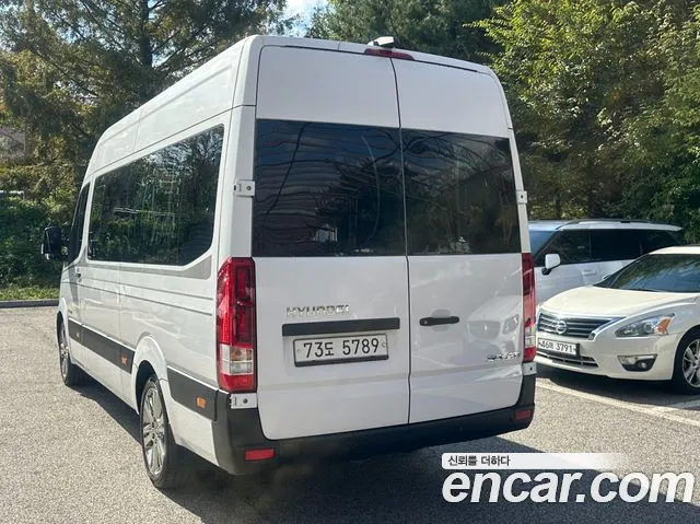 Hyundai Staria 2019 thumb 4