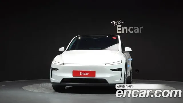Tesla Model Y 2025 thumb 3