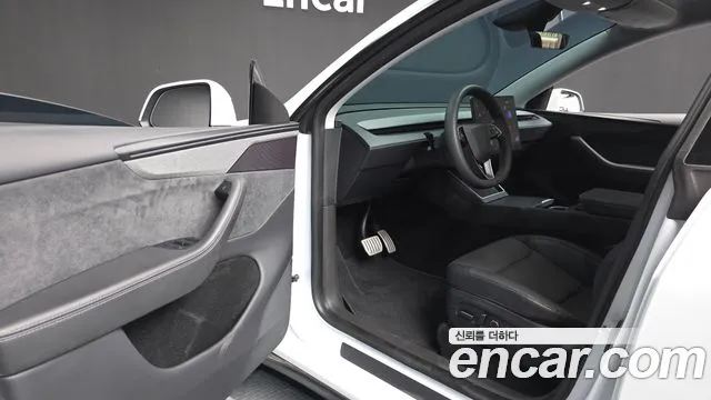 Tesla Model Y 2025 thumb 10