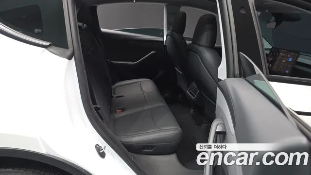 Tesla Model Y 2025 thumb 12
