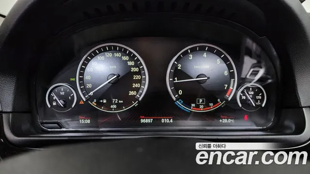 BMW 5-Series 2012 thumb 8