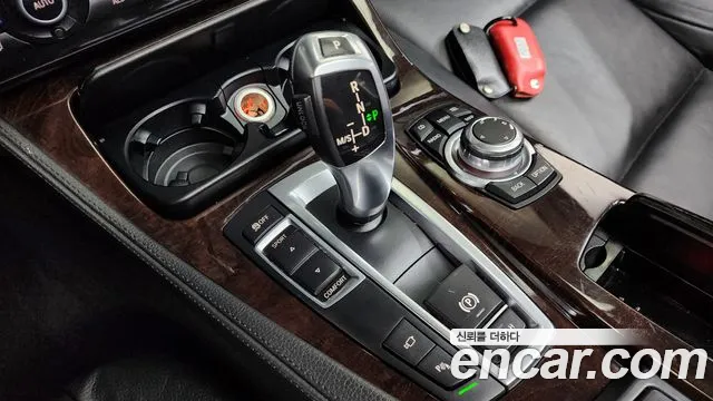 BMW 5-Series 2012 thumb 9