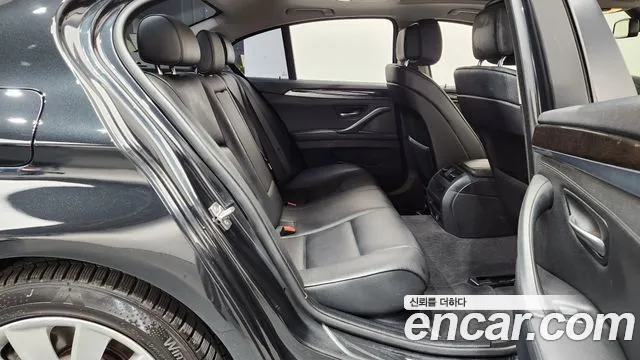 BMW 5-Series 2012 thumb 12