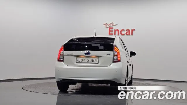 Toyota Prius 2012 thumb 3