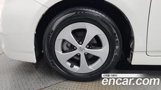 Toyota Prius 2012 thumb 4