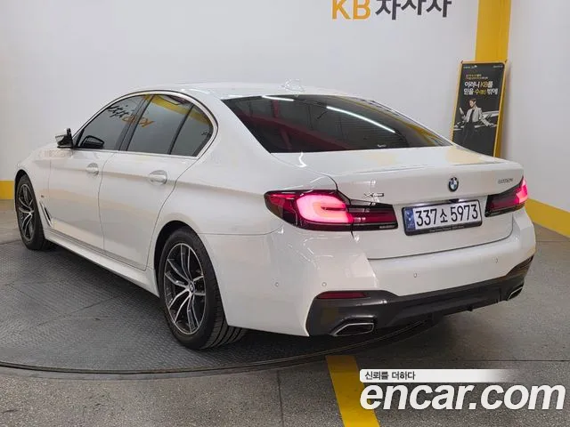 BMW 5-Series 2021 thumb 2