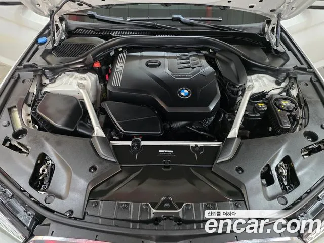 BMW 5-Series 2021 thumb 6