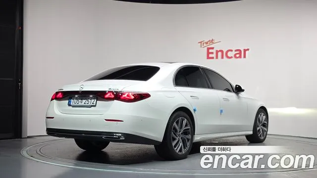Mercedes-Benz E-Класс 2024 thumb 2