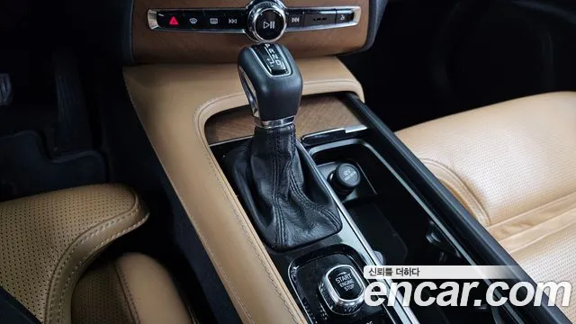 Volvo XC90 2019 thumb 9