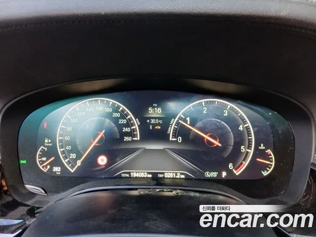 BMW 5-Series 2019 thumb 8