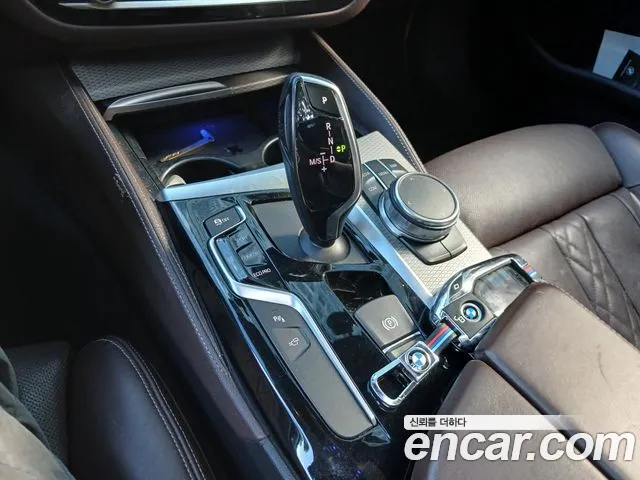 BMW 5-Series 2019 thumb 9