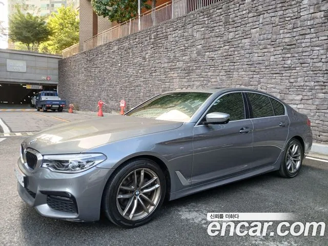 BMW 5-Series 2019 thumb 12