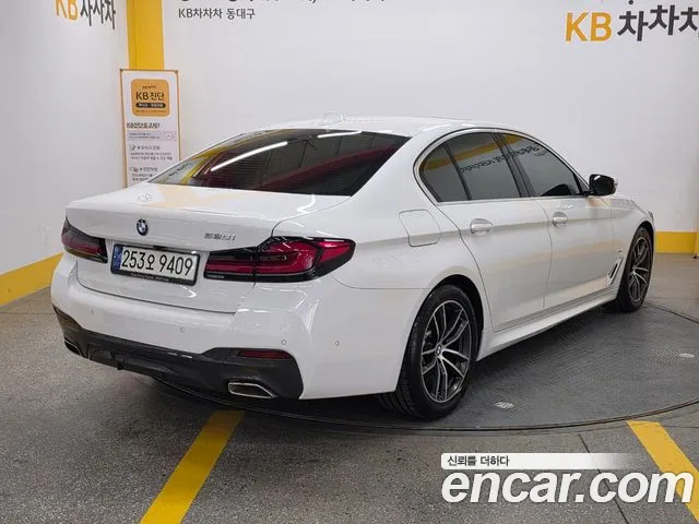 BMW 5-Series 2021 thumb 2