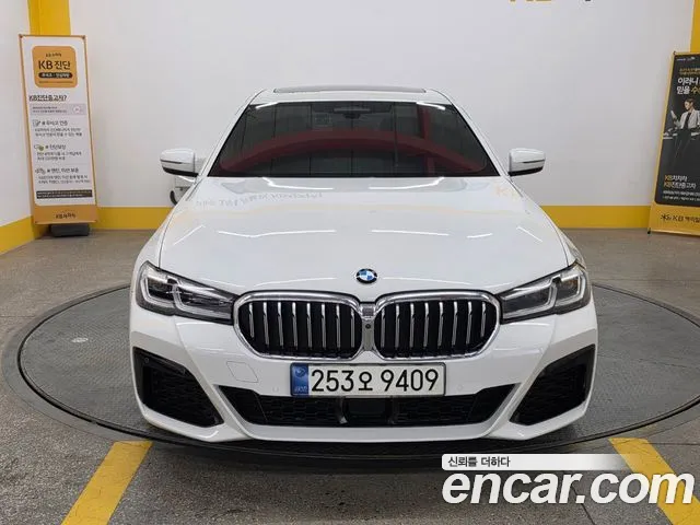 BMW 5-Series 2021 thumb 3