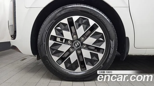 Hyundai Staria 2024 thumb 4
