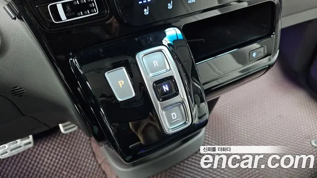 Hyundai Staria 2024 thumb 8