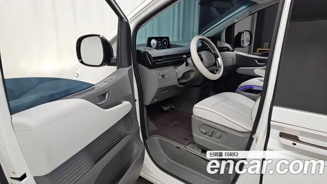 Hyundai Staria 2024 thumb 9
