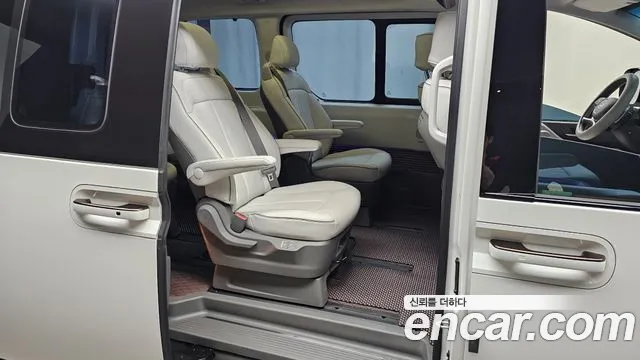 Hyundai Staria 2024 thumb 10