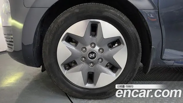 Hyundai Staria 2023 thumb 5