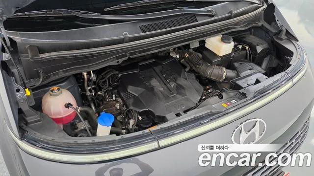 Hyundai Staria 2023 thumb 6