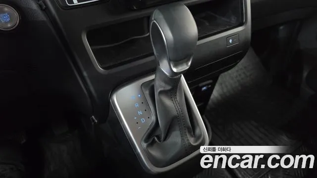 Hyundai Staria 2023 thumb 9