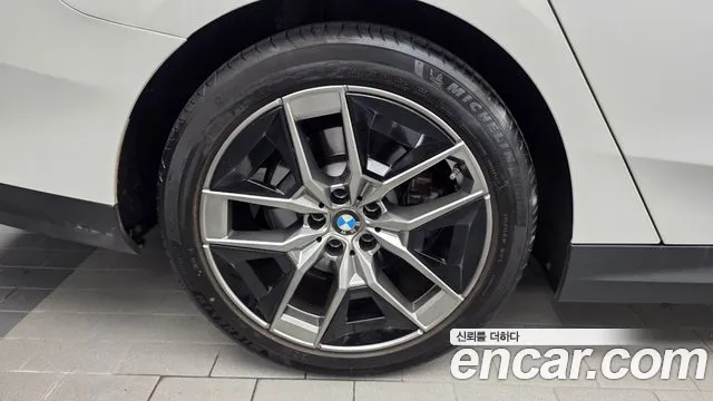BMW 5-Series 2023 thumb 5